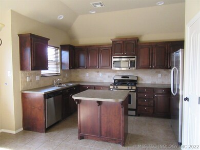 1723 W Austin Place, Broken Arrow, OK 74011 - photo 2