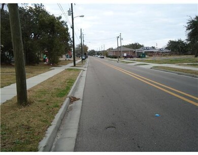 118 W 3rd St, Long Beach, MS 39560 - photo 2