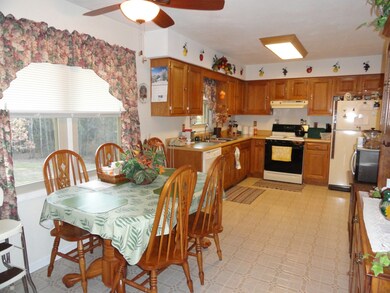 Eat-in Kitchen