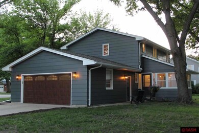 907 Summit Ave, New Ulm, MN 56073 - photo 2