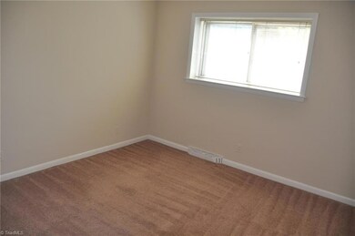 1608 W Northwest Blvd unit E, Winston Salem, NC 27104 - photo 5