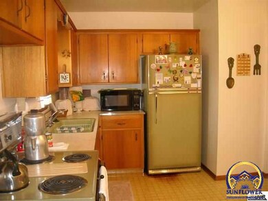 2912 SW Medford Ave, Topeka, KS 66611 - photo 3