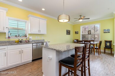 Kitchen/Island