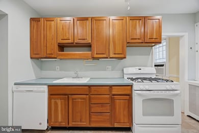 226 N Linden Ave, Upper Darby, PA 19082 - photo 3