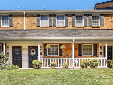 1310 Green Oaks Ln unit D, Charlotte, NC 28205 - photo 3