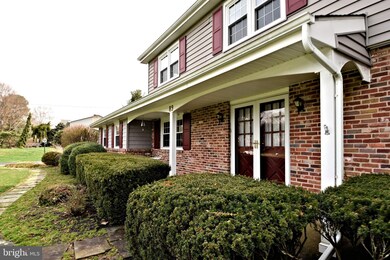 89 Woodview Dr, Doylestown, PA 18901 - photo 3