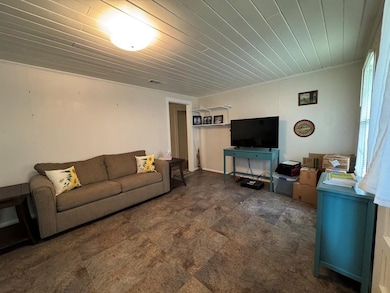 126 Arrowhead Cir, Wewahitchka, FL 32465 - photo 2