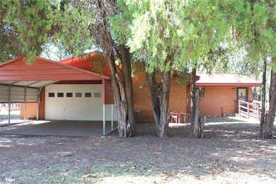 1621 W Main St, Munday, TX 76371 - photo 7