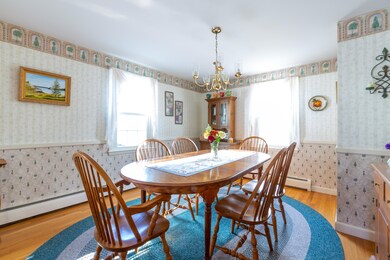 20 Lester Dining Room