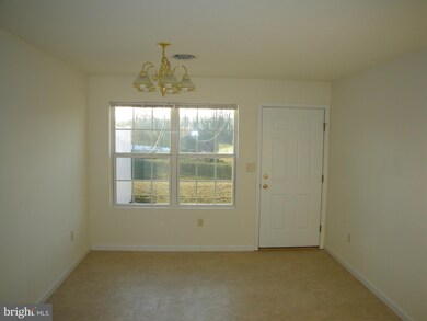 2753 Roosevelt Dr, Chambersburg, PA 17201 - photo 4