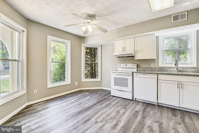 7241 Riding Hood Cir, Columbia, MD 21045 - photo 4