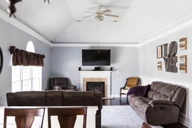21_SummerHill_Family Room1