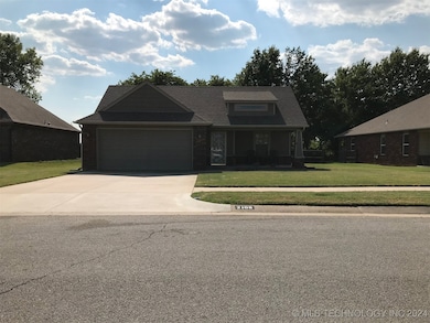 2108 S Russell St, Skiatook, OK 74070 - photo 2