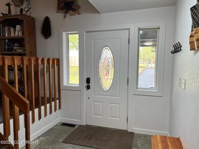 21675ShelteringSpruceLoop_56127_3
