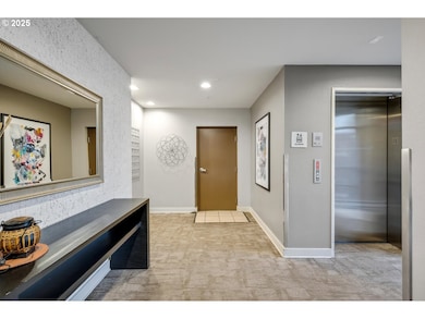 2327 NW Northrup St unit 12, Portland, OR 97210 - photo 4