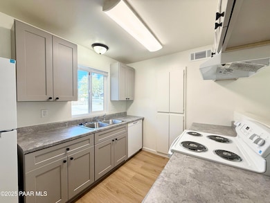 564 Lincoln Ave unit B, Prescott, AZ 86301 - photo 3