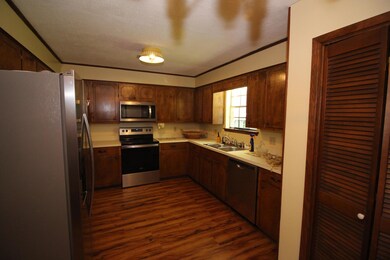 42 Clairmont Cir, Laurel, MS 39440 - photo 5