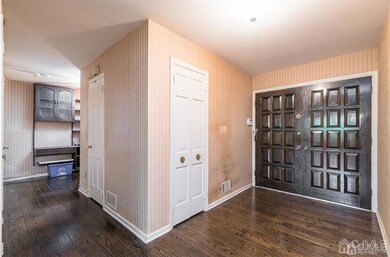 9 Stirling Ct, Metuchen, NJ 08840 - photo 6