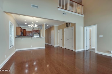 06_YorklandWay_ 648_Living-Dining03