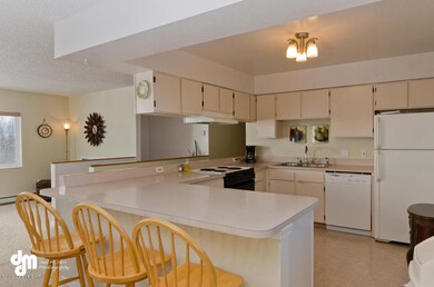 Kitchen/Breakfast Bar