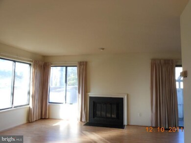 13 Sparrow Valley Ct, Montgomery Village, MD 20886 - photo 3