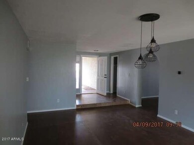 Living Room  Entry-640 (002)