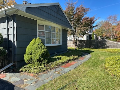 31 Glenmere St, West Bridgewater, MA 02379 - photo 2