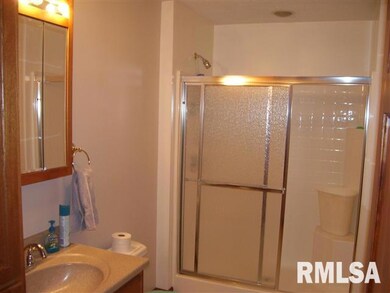 521 S Elm St, Lincoln, IL 62656 - photo 6