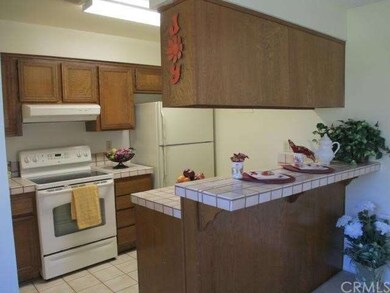 Kitchen and Breakfast Bar
