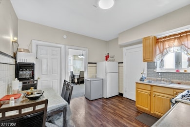 98 W 49th St, Bayonne, NJ 07002 - photo 7