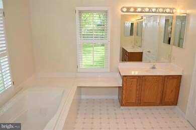 13104 Princeville Ct, Silver Spring, MD 20904 - photo 7