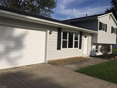 647 Hollywood Ave, Sheffield Lake, OH 44054 - photo 3