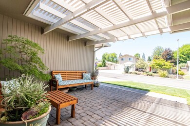 5050 Del Mar Dr, Central Point, OR 97502 - photo 4