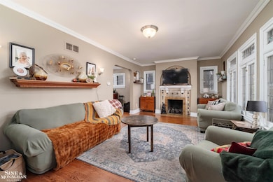 976 Lakepointe St, Grosse Pointe Park, MI 48230 - photo 4