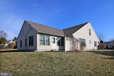 1062 Cambridge Dr unit 60, Manheim, PA 17545 - photo 5