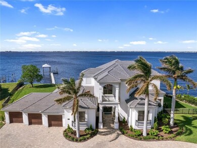 951 Aqua Ln, Fort Myers, FL 33919 - photo 3