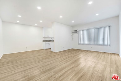 1426 S Cochran Ave unit 6, Los Angeles, CA 90019 - photo 3