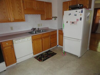 33 Hawthorne Ct, Albany, NY 12211 - photo 7