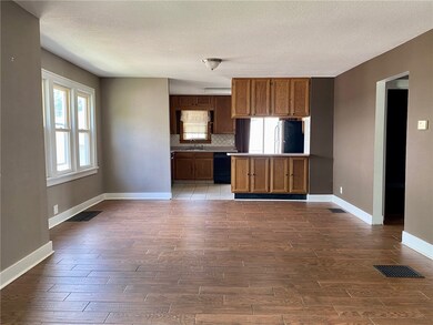 3209 Shelby Ave, Mattoon, IL 61938 - photo 2