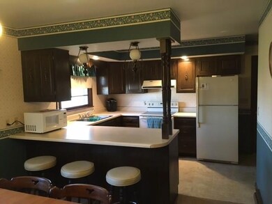 Kitchen bar area