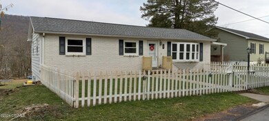 105 Harvey St, Coal Township, PA 17866 - photo 2