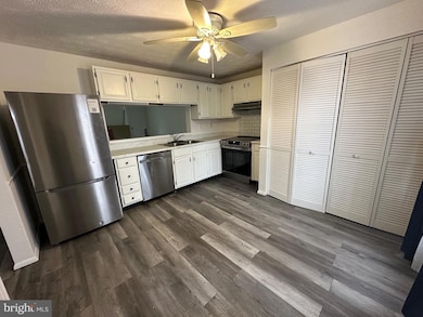 19611 Twinflower Cir, Germantown, MD 20876 - photo 2