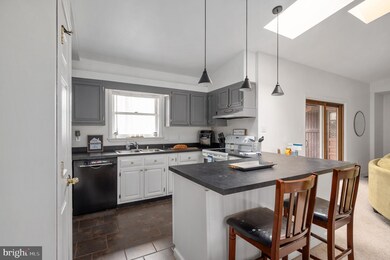 8548 Custer Ct, Manassas, VA 20112 - photo 5