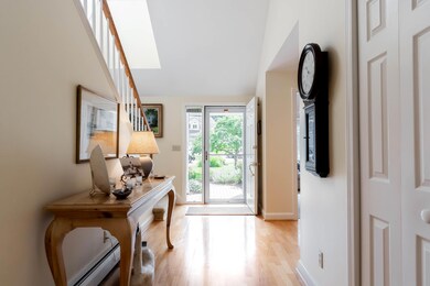 3 Canterbury Way - Entry