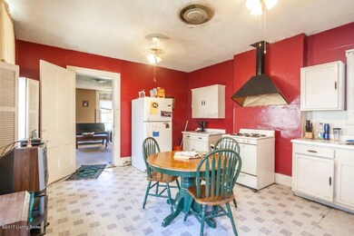 221 S Spring St-16