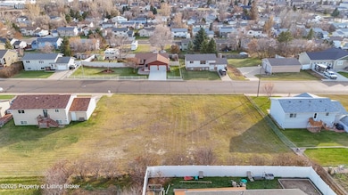 860 27th St W, Dickinson, ND 58601 - photo 4