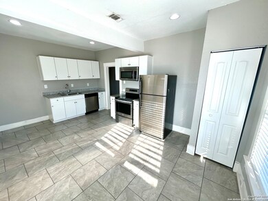 502 E Laurel unit 3, San Antonio, TX 78212 - photo 4