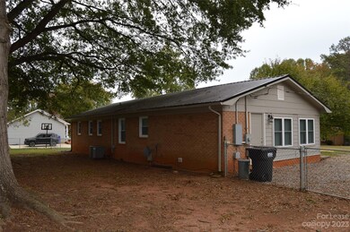 153 E Edison Dr, Statesville, NC 28625 - photo 3