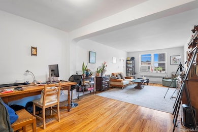 67-40 Booth St unit 6I, Forest Hills, NY 11375 - photo 2