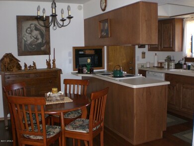 dining/kitchen